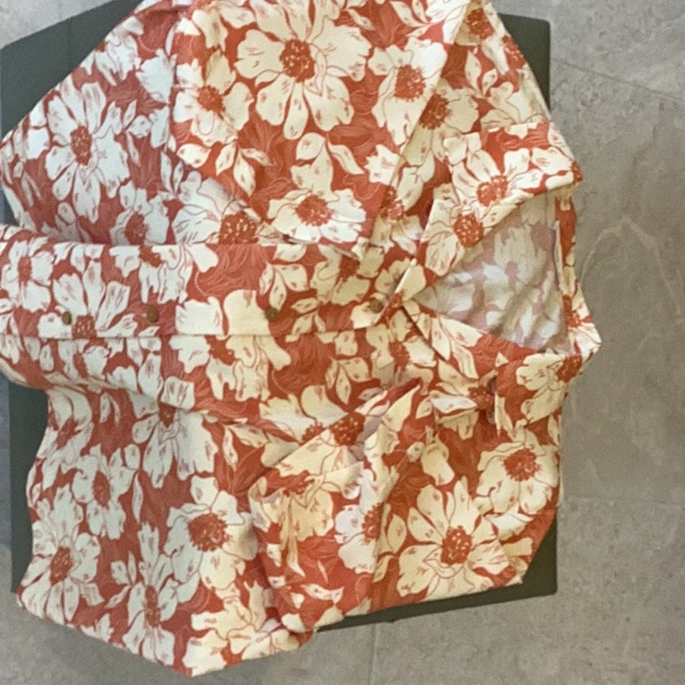 Mango Hawaiian 🌺 print short sleeve blouse. 74% viscose, 26 poly